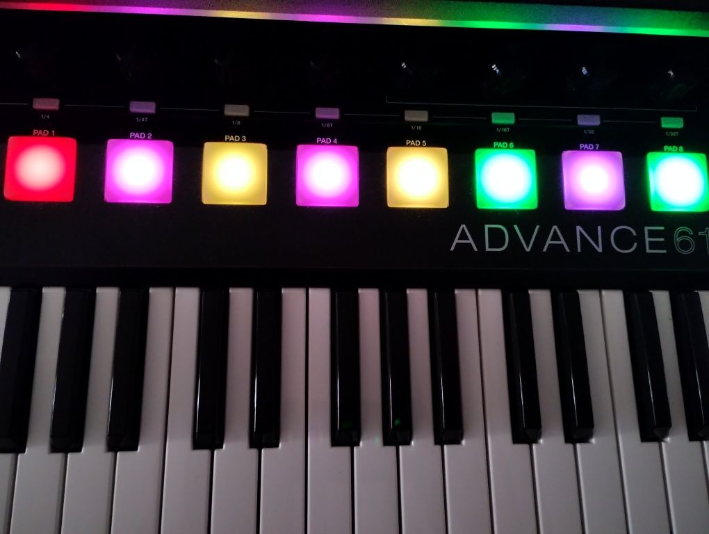 АКAI Advance 61 MIDI