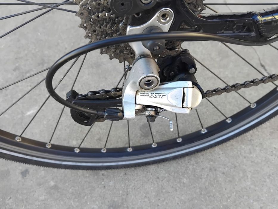 Vând bicicleta ktm din aluminiu pentru bărbați