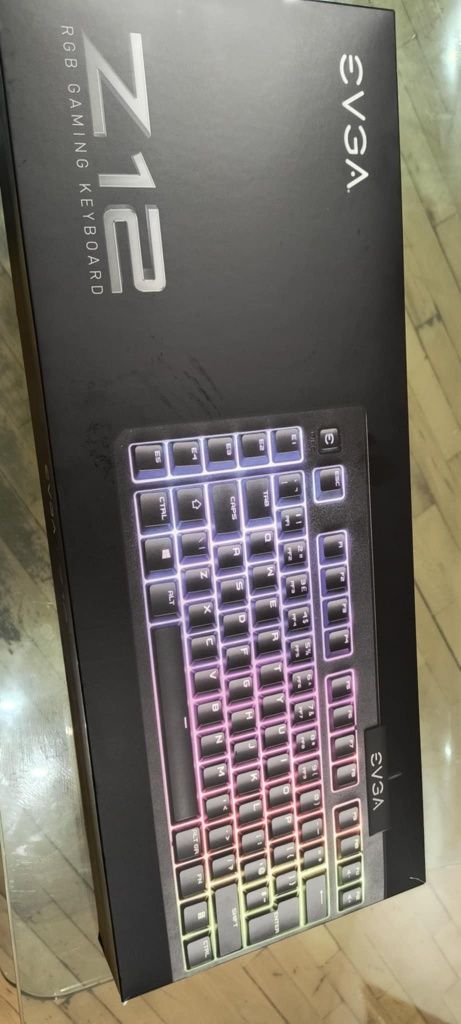 Чисто нова клавиатура EVGA Z 12