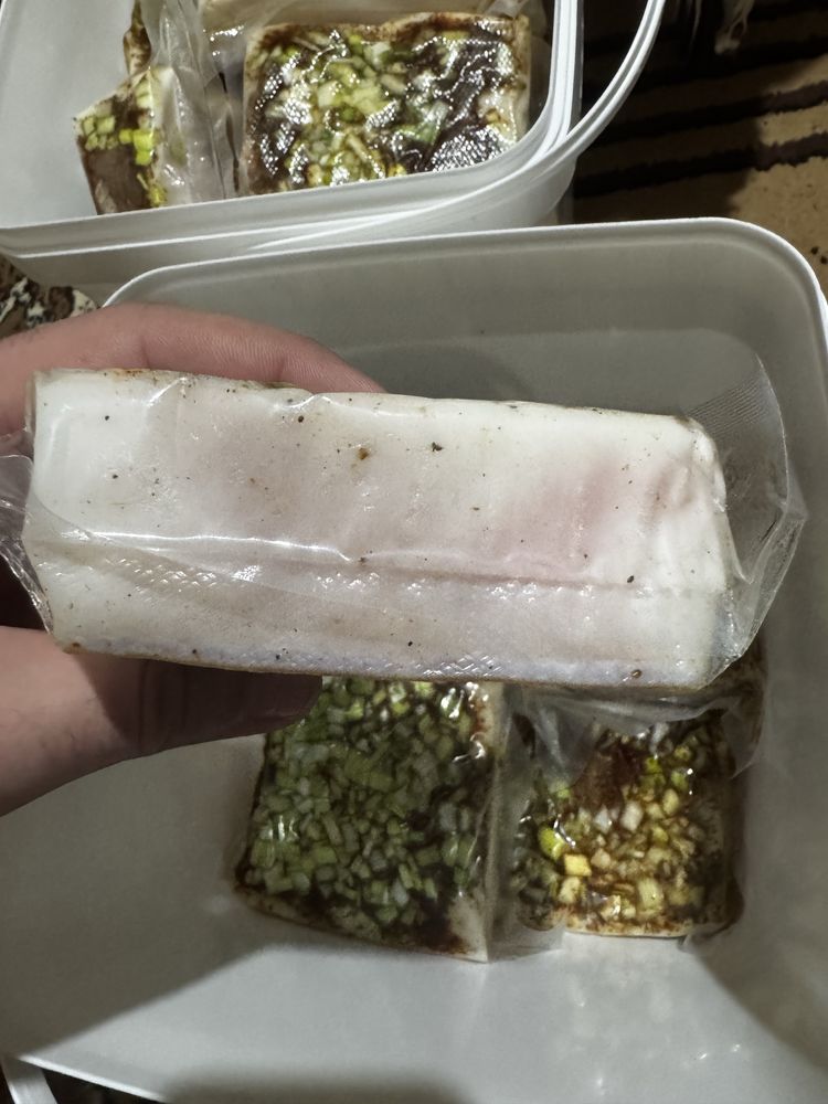 Сланина накладена с кожа и мас