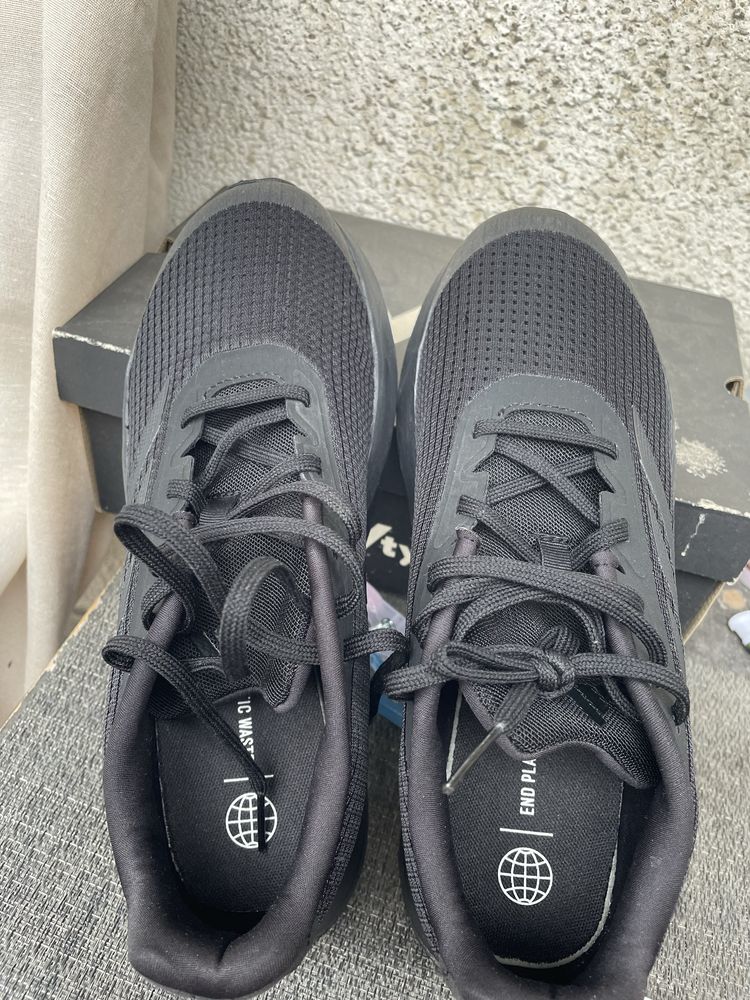 Обувки adidas новии