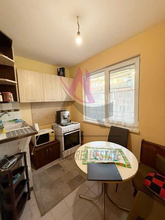 Дава се под наем Четиристаен апартамент в Варна, Лятно кино Тракия - 87 кв.м за 350 € - Снимка #1