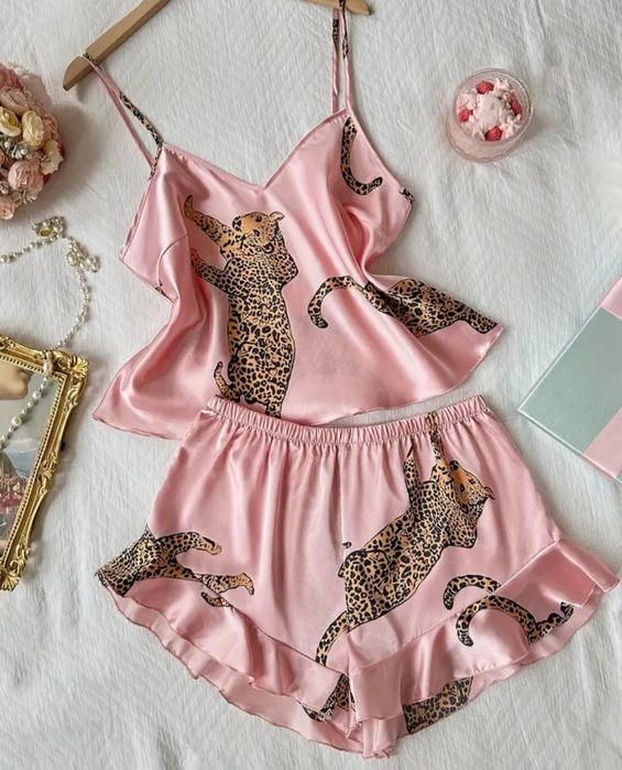 Pijamale de Lux-Noi 55 lei