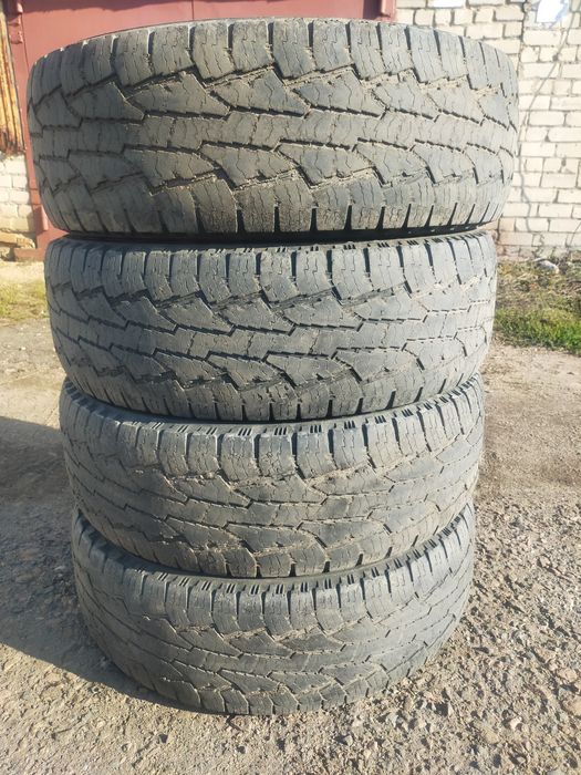 Резина на внедорожник Нокиан.