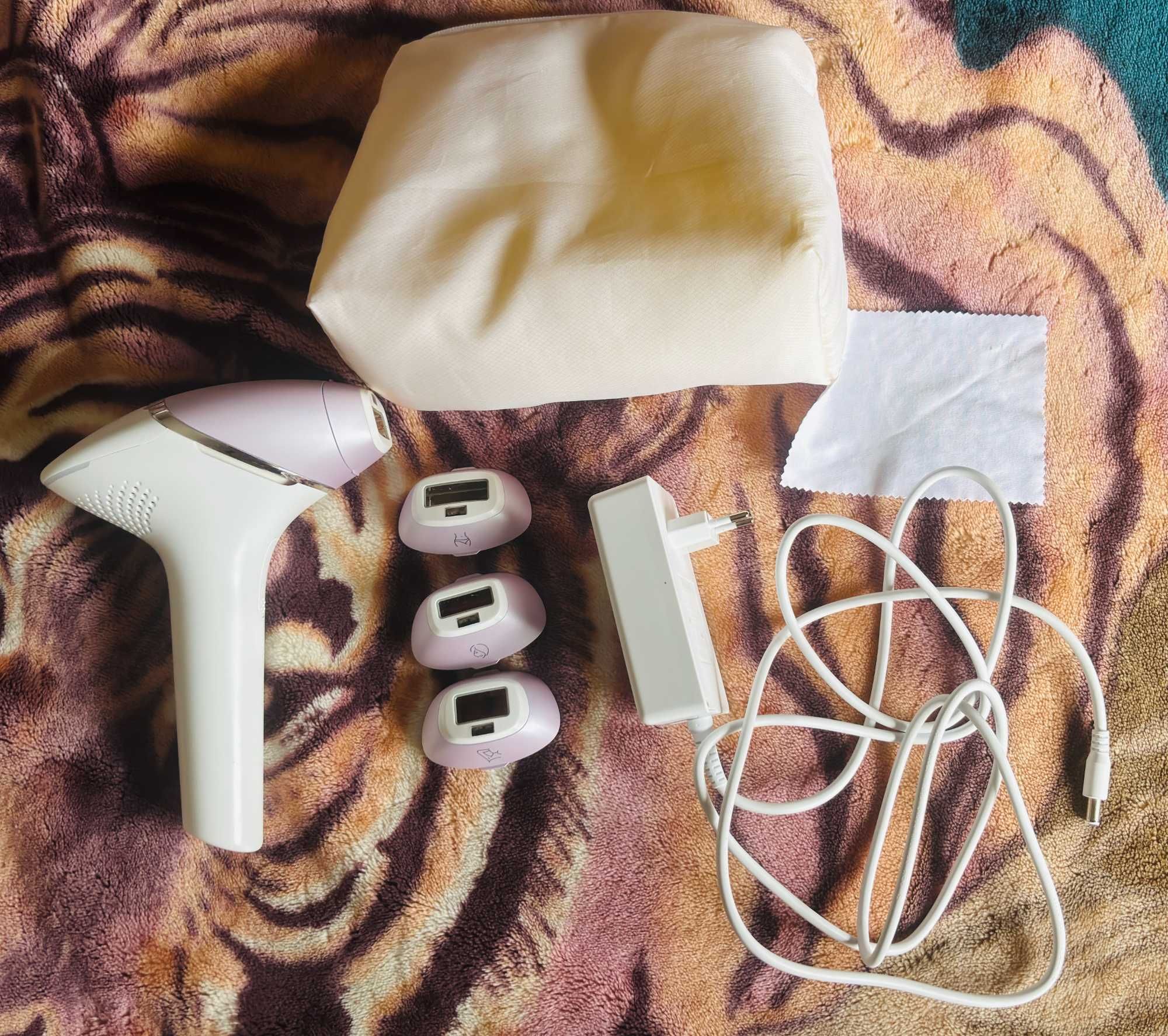 Epilator IPL Philips Lumea 8000 BRI947/00, cu fir, 450.000 impusuri