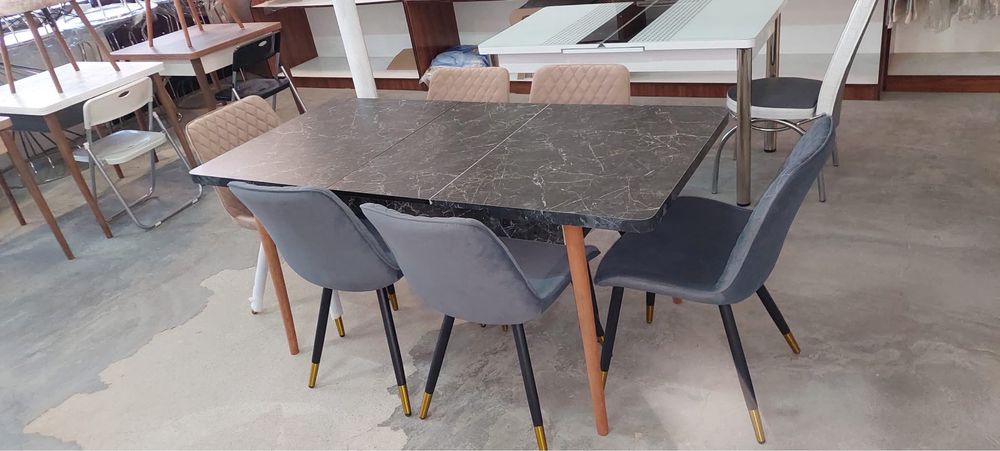 Трапезен стол в два цвята