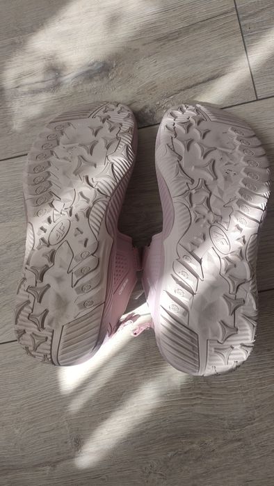 Спортни розови сандали