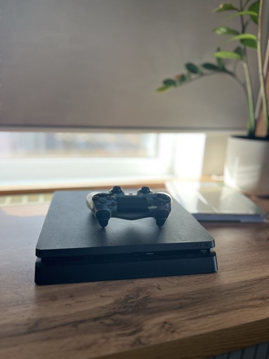 Продам ps4 slim