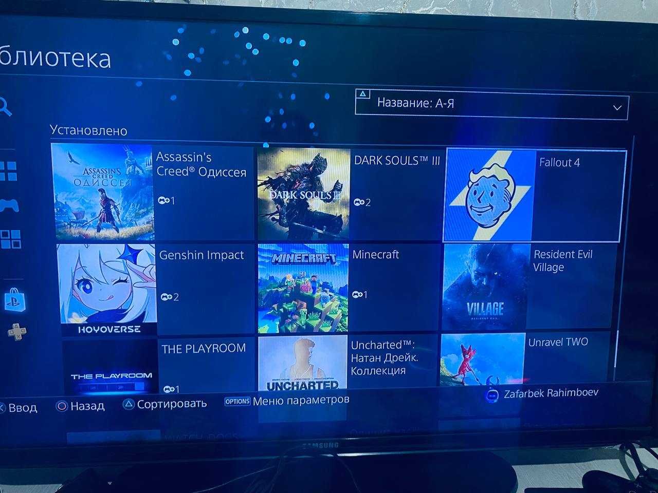Продаю PS4 Slim 500 ГБ с аккаунтом/играми + 2 джойстика