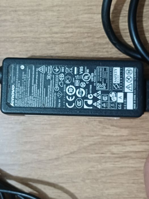 Incarcator alimentator Lenovo 20v  2A perfect functional