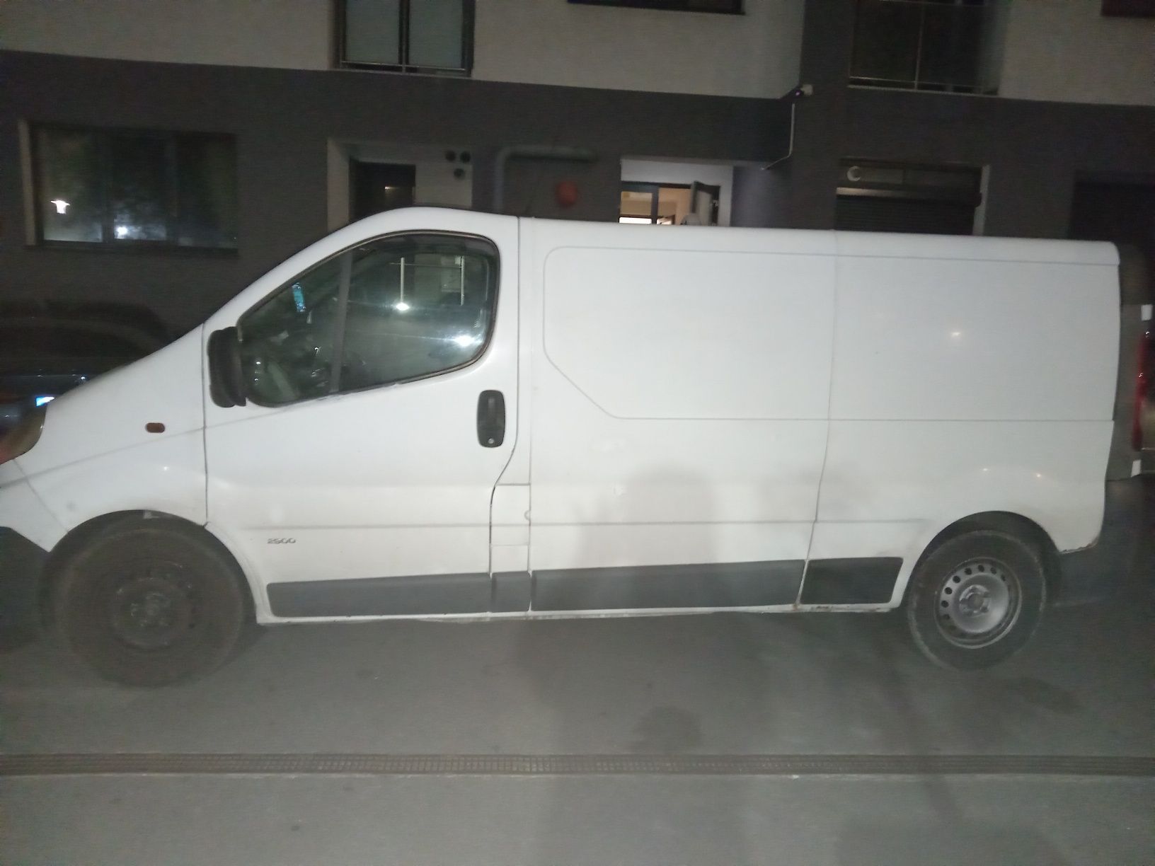 Închiriez Duba cu sofer/Duba de închiriat cu sofer/Transport bagaje