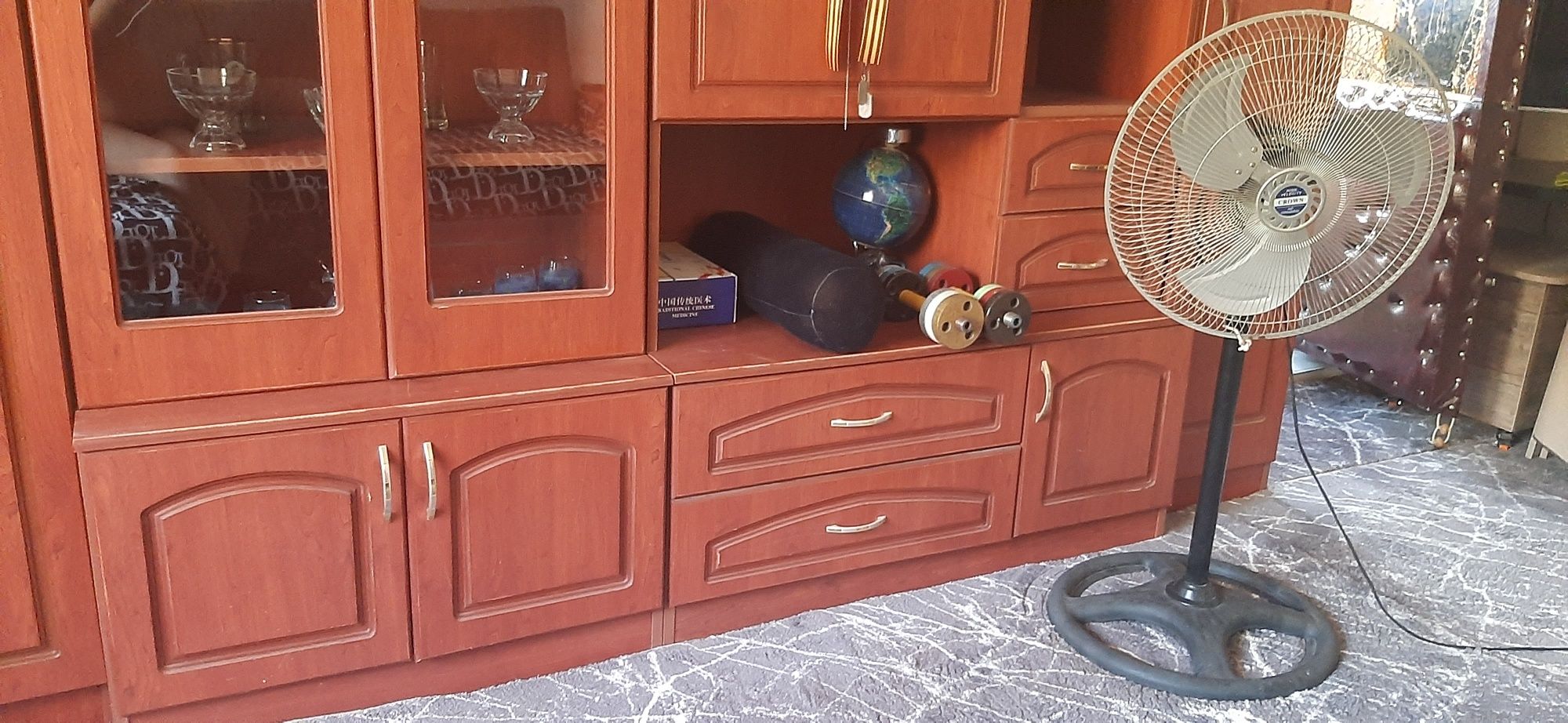 Продается стенка в зал