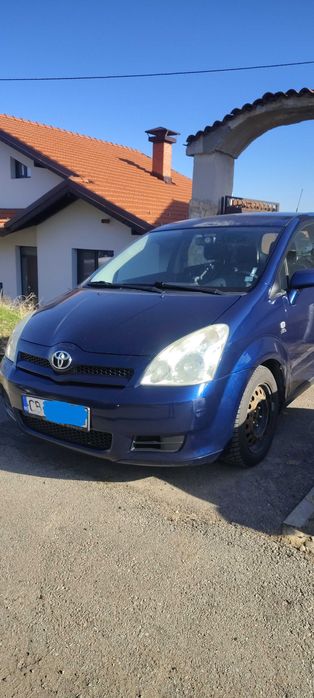 Продавам Toyota Corolla verso