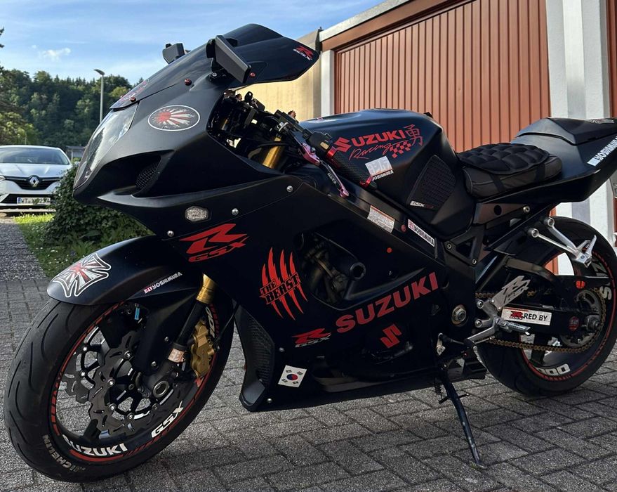 Vând motocicleta Suzuki gsx-r 1000