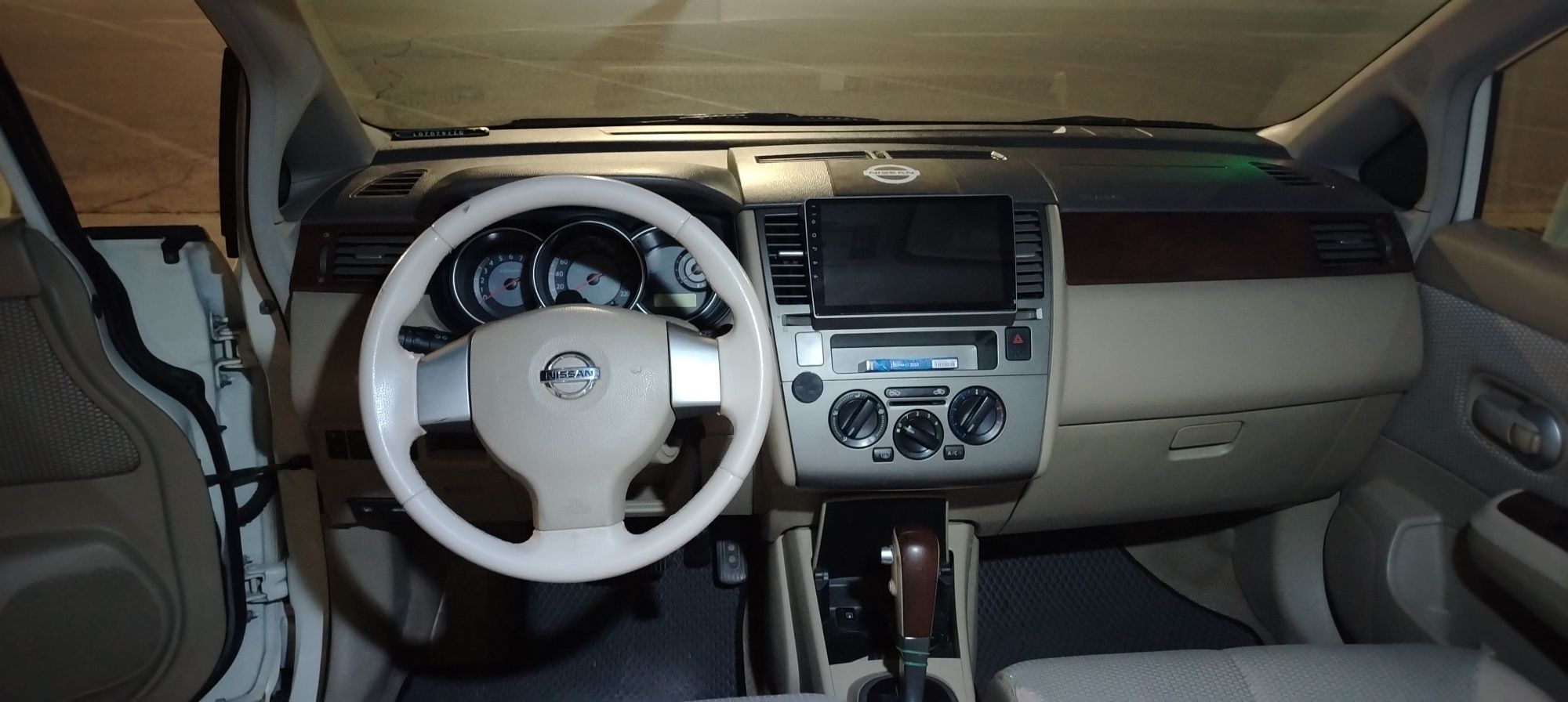 Nissan tiida  1.8 срочно сотилвоти