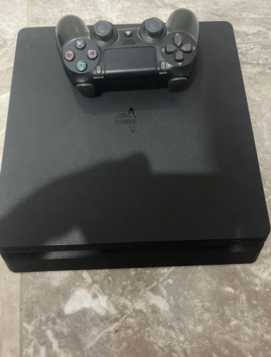 Vând urgent playStation4 slim