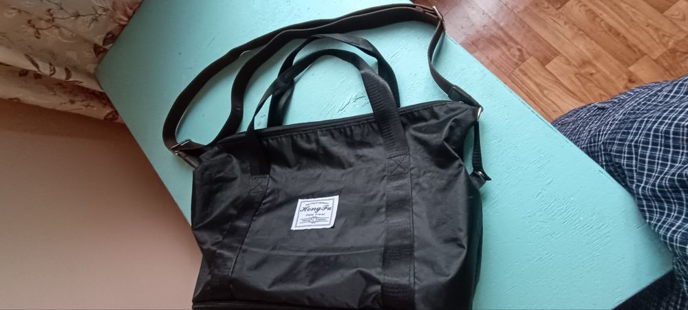 Продам мини дарожный сумка.