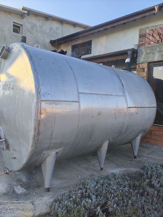 Продавам цистерна 10 кубика неръждаема стомана
