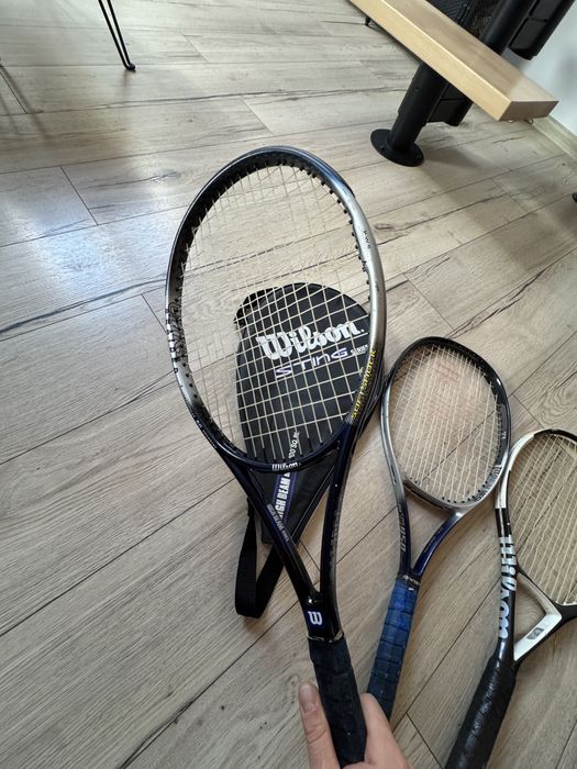 Vand 4 rachete de tenis (3 Wilson + 1 Yonex)