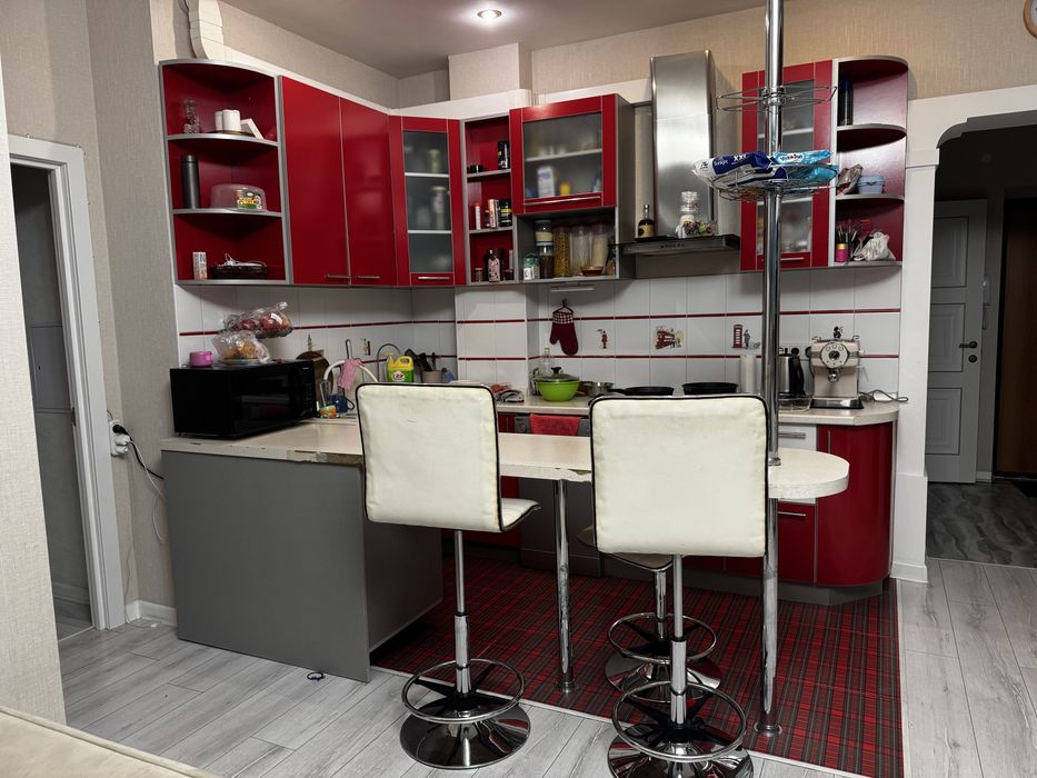 Продам кухню с варочной панелью и вытяжкой СРОЧНО!