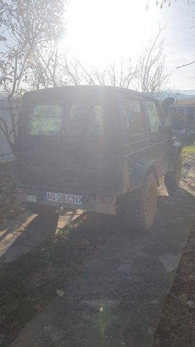 Mașină Suzuki Samurai