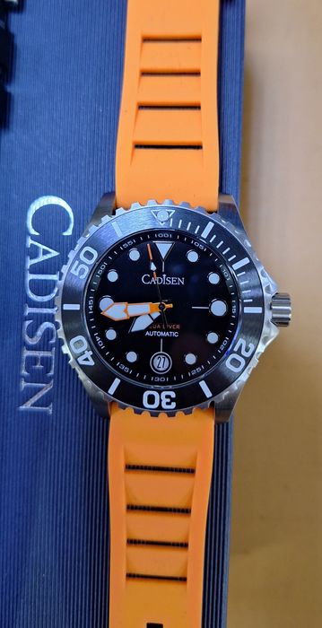 Nou. Automatic. Ceas cu mecanism japonez, Seiko.