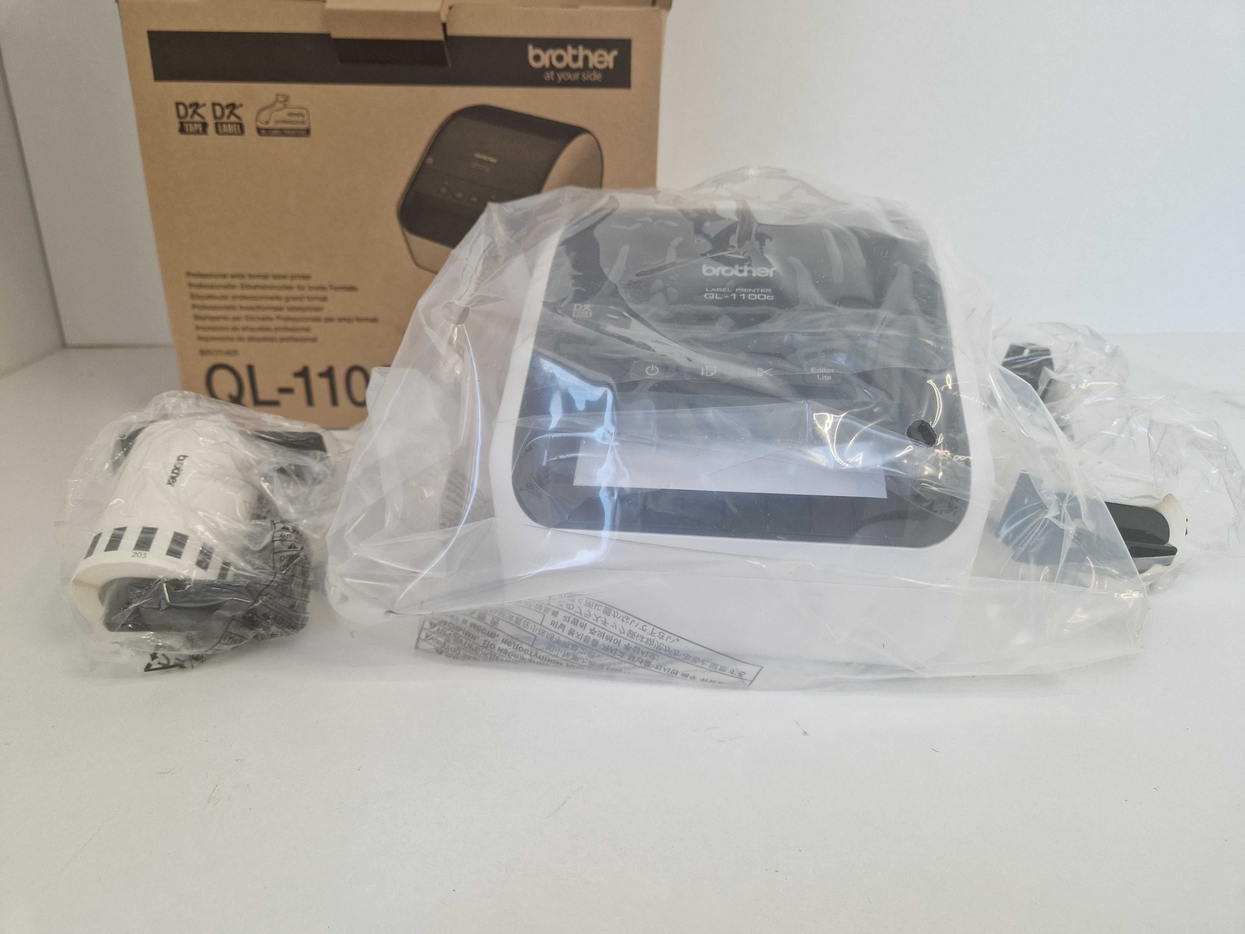 Термопринтер Brother QL-1100C, 300x300 dpi, бял, USB 2.0