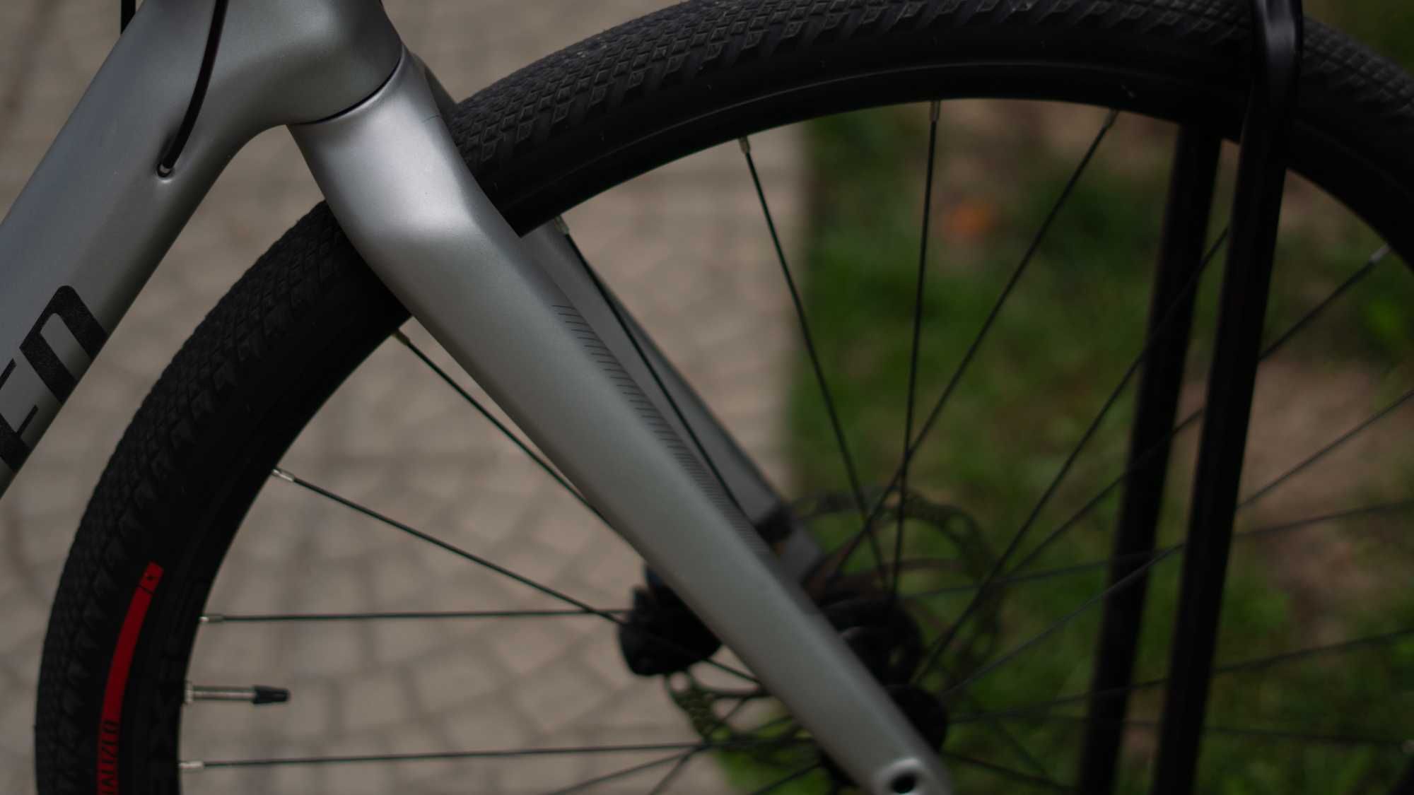 Specialized Sirrus Carbon – леко градско/гравел колело