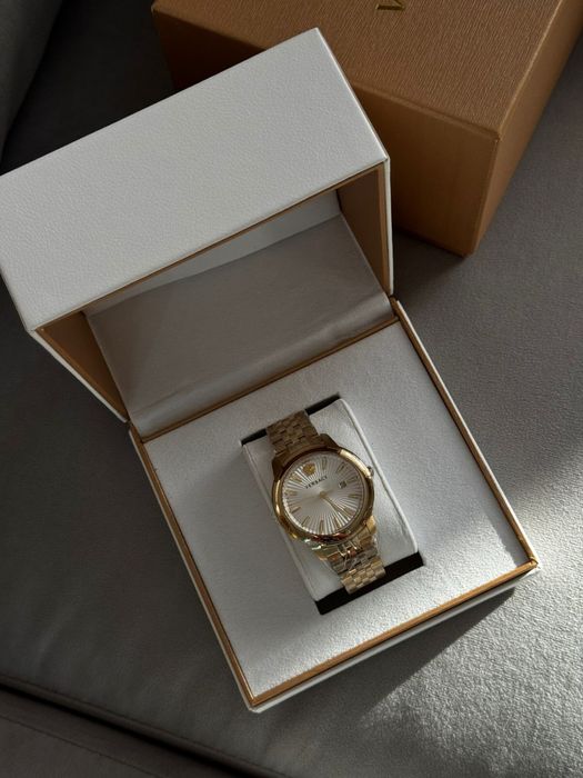 Шикарные Versace часы женские оригинал