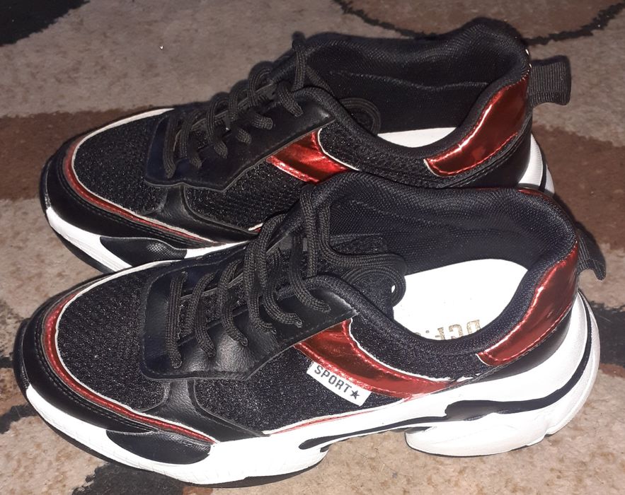 Adidasi nr 37,folosiți o singură data