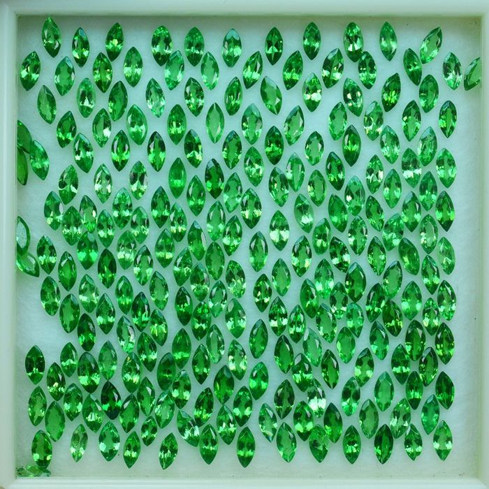 Цаворит калибрирани