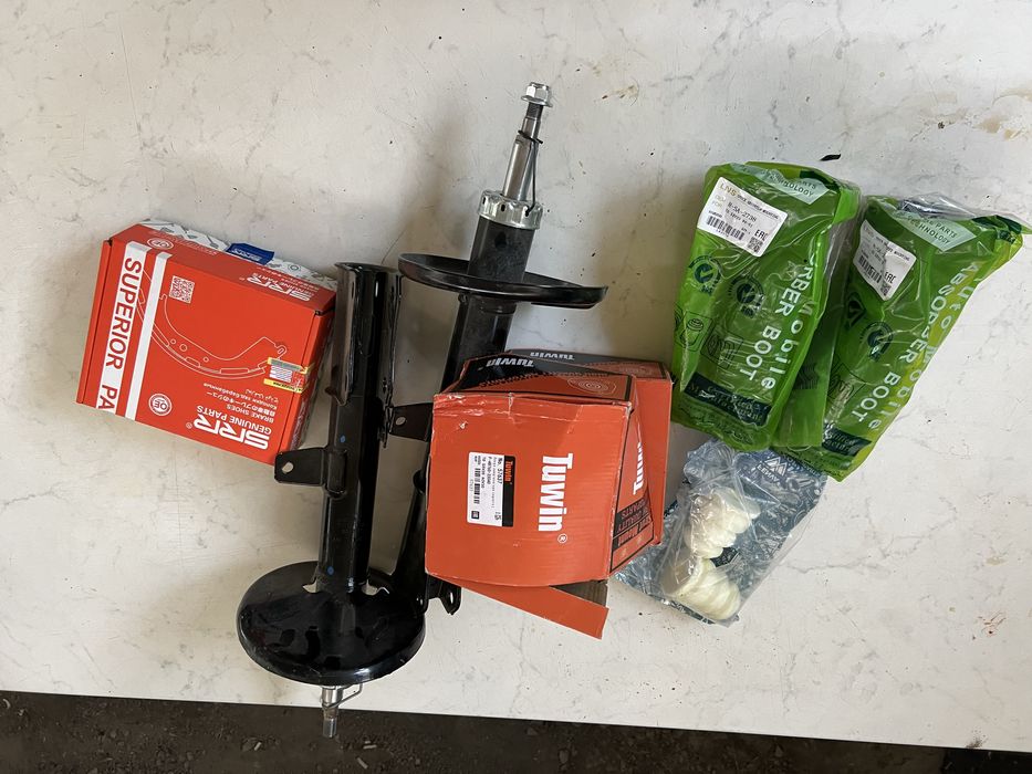 срочно продам комплект аморттизаторов на камри