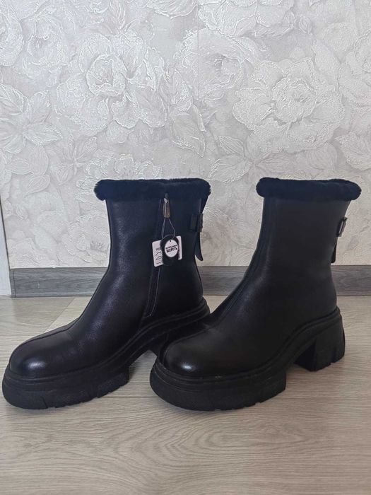 Зимние сапоги из натуралки.