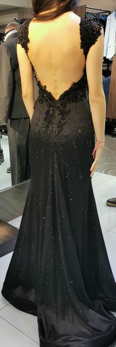 Продавам дизайнерска бална рокля