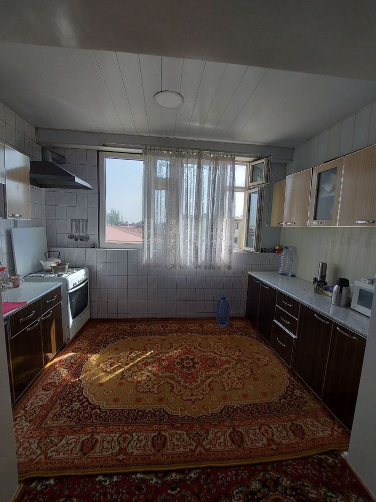Bankvskiy dom sotiladi profesorskiyda 144 kv