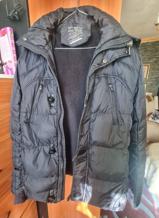 Дамско спортно черно яке