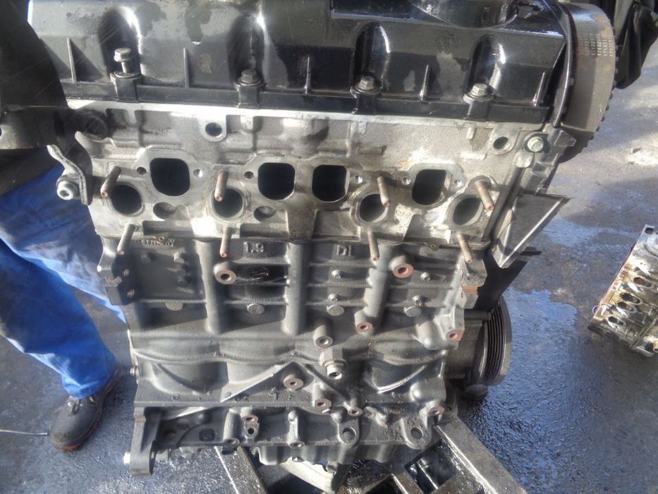 Vand Motor Volkswagen T5 AXB 1.9TDI 105CP din 2006