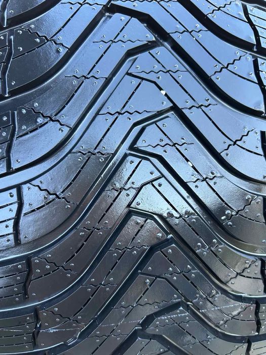 Чисто нови 255/40/R21