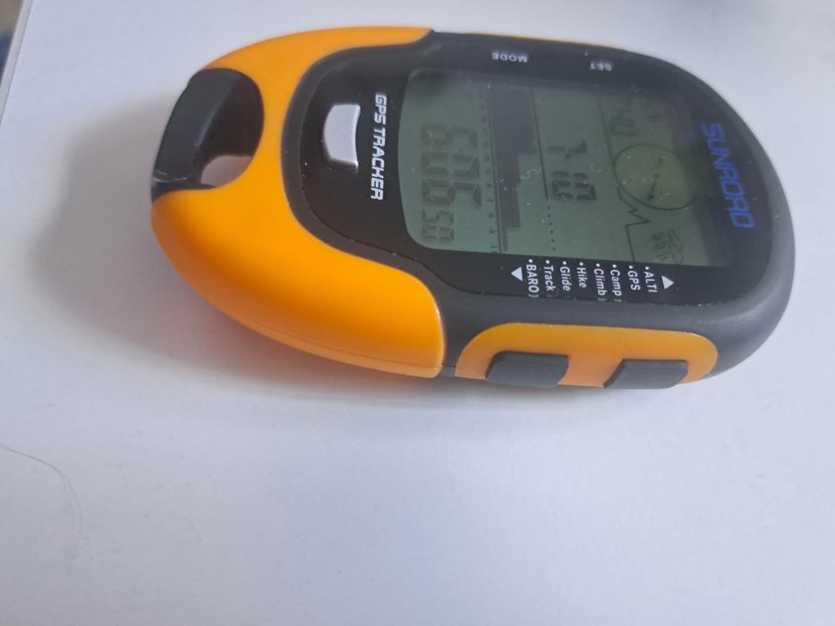 Dispozitiv multifunctional GPS, altimetru, busola digitala,