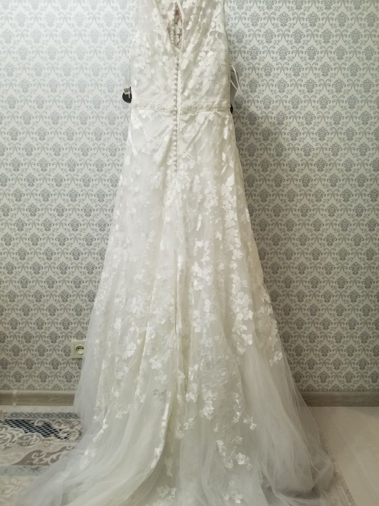 Шикарное свадебное платье бренд TWO  б/у в отлич ном состоянии
