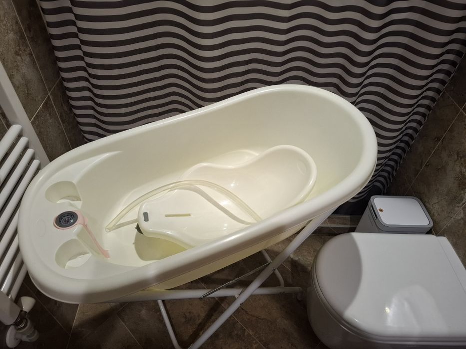 Корито със сгъваема стойка