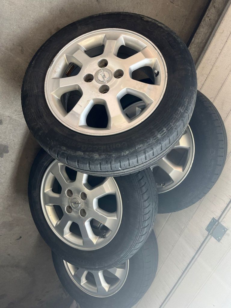 Anvelope vară 255/35R19 și un set pe 15" de Dacia sau Opel