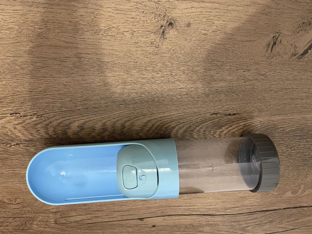 Sticla de apa portabila, cu filtru de carbune