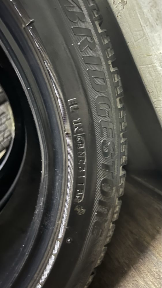 225/50 R18 — 3 шт Зимние шины Bridgestone Blizzak VRX