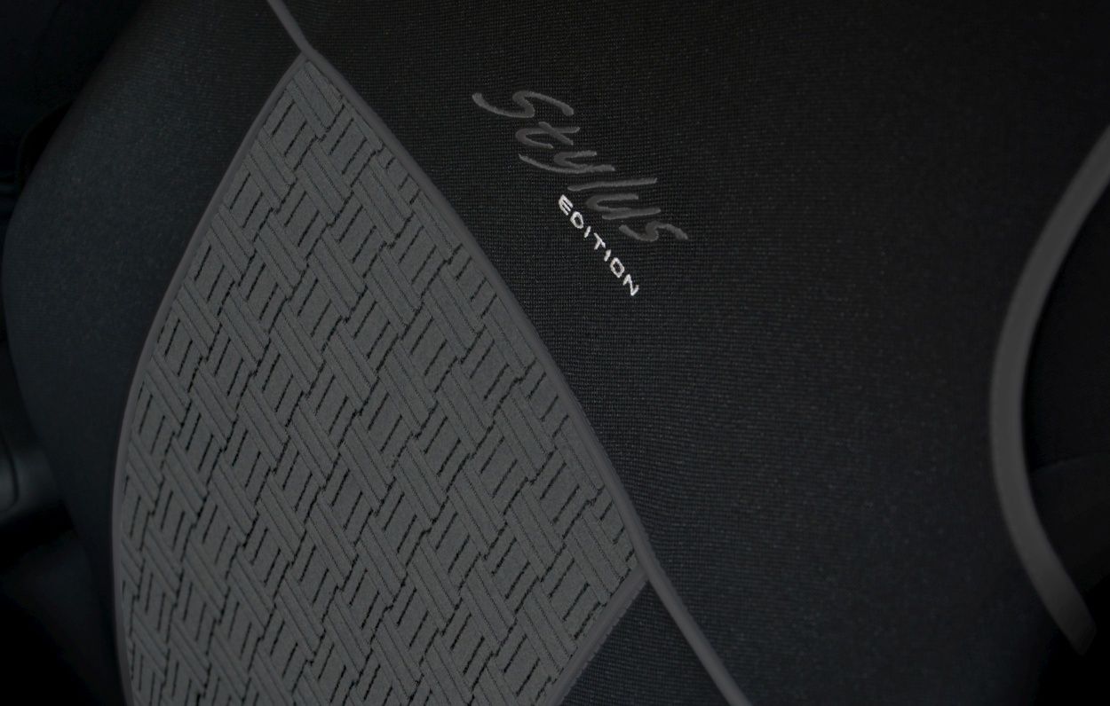 Huse auto tip maieu Stylus gri