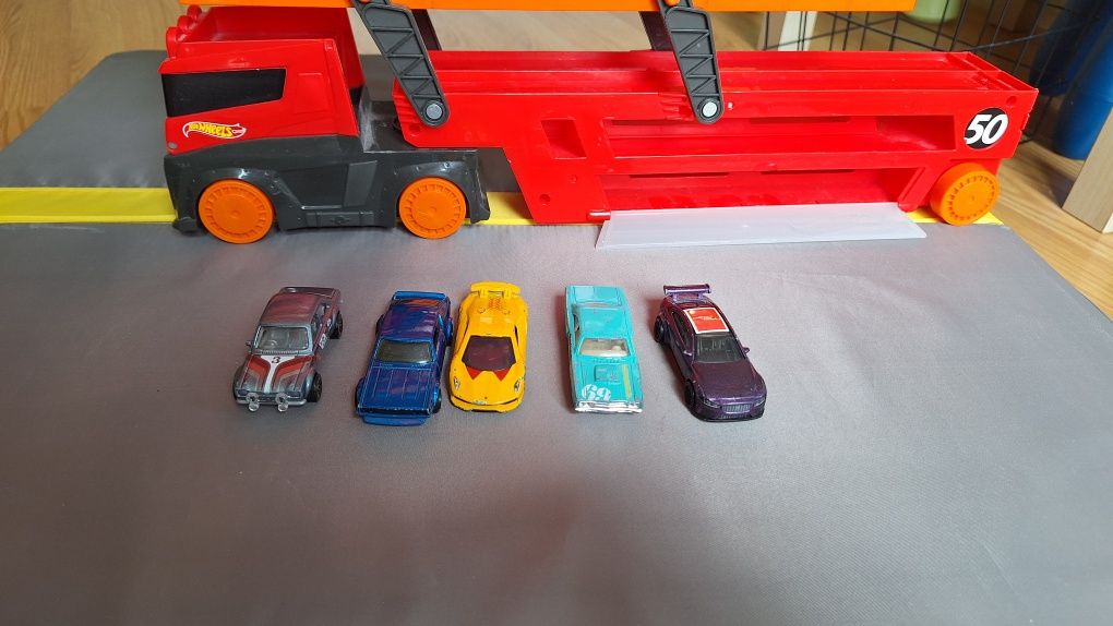 Hot Wheels core Large Vehicle Голям автовоз за 50 колички