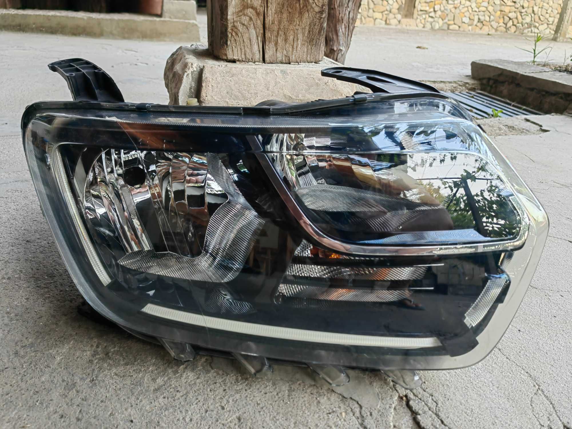 Фар Dacia Duster LED десен / Фар Дачиа Дъстър 17-22г. Оригинален