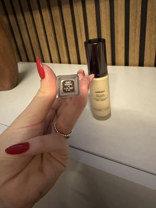 Hourglass коректор и фон дьо тен