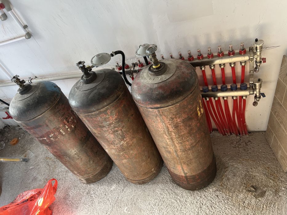 Продам газ балон большой