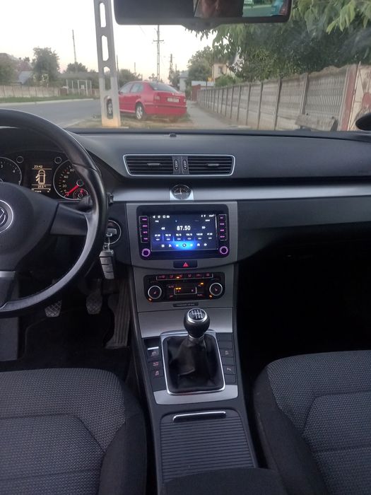 Vând vw pasat b7 motor 1.6 tdi impecabil an 2011